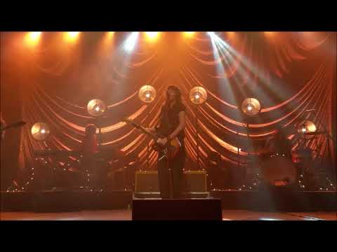 download lagu mp3 mp4 Courtney Barnett Houses, download lagu Courtney Barnett Houses gratis, unduh video klip Courtney Barnett Houses