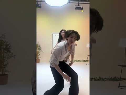 Jhope and Sana doing Killin It Girl challenge 🔥