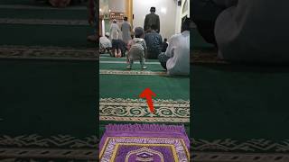 Download lagu Allahuakbar Lucu... bikin nangis, lihat anak kecil belajar Sholat#shorts mp3