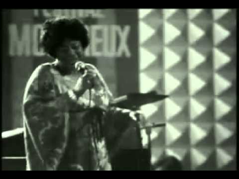 Παράδειγμα φωνητικού αυτοσχεδιασμού [scat] της [[#Ella Fitzgerald [Έλλα Φιτζέραλντ]#]] στο κομμάτι "One note samba" σε σύνθεση του [[#Antônio Carlos Jobim [Αντόνιο Κάρλος Ζόμπιμ]#]], (1969).&nbsp;