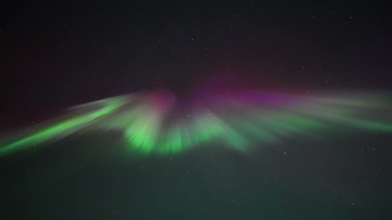 Intense Colorful Aurora in Alaska || ViralHog