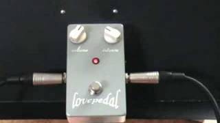 Video thumbnail for Lovepedal Karl Fuzz pedal by UNKLE GROOVE