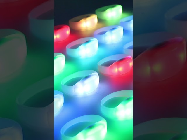 Vídeo relacionado con Ziitty Barras Luminosas, 120 Pulseras Fluorescentes y 132 Conectores, Crear Luminosas Gafas Pulseras para Niños Adultos, Boda Cumpleaños Decoracion Regalo Fiesta Cotillon Nochevieja Navidad