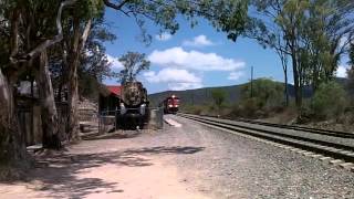 preview picture of video 'Railroad Crossing - Ferromex Freight train in Tequisquiapan'