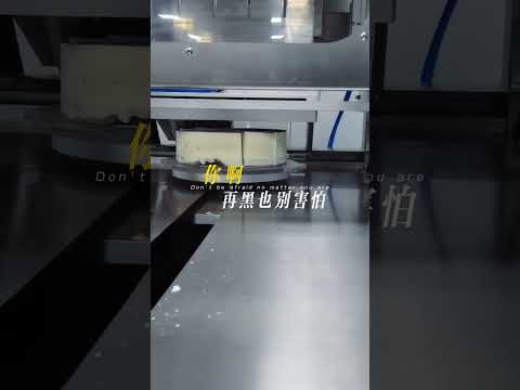 Ultrasonic round cake cutting machine with paper insert divider