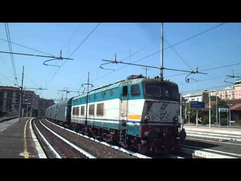 E655.282 sul MRS 56323 Fiorentina di Piombino - Nola Interporto, in partenza da Roma Tuscolana