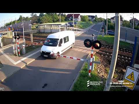 Wola Filipowska: wjechał pod pociąg. 60 opóźnionych składów