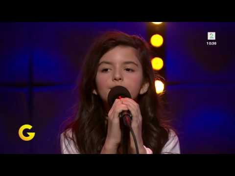I Saw Mommy Kissing Santa Claus - Angelina Jordan