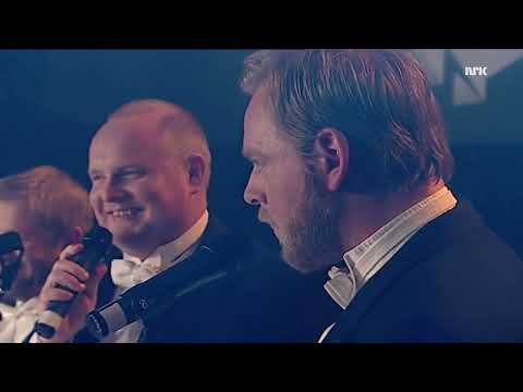 Radioresepsjonen Spiller Sine Jingler med KORK på Rockefeller