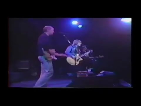 The Dave Edmunds Band Live at the Capitol Theatre - Passaic, New Jersey. The Sell Out Tour Of 1982