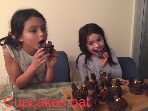 Halloween Cupcakes Bat || Twins make cupcakes instant #bettycrocker