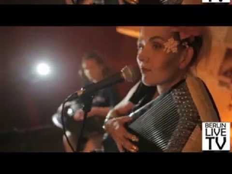 Alice Rose  performing "21" @ berlin live tv