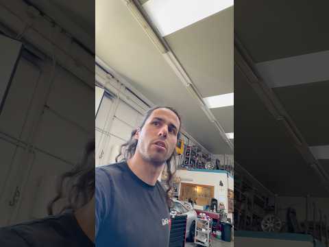 Un po’ permaloso l’amico #comico #sarcastico #volvo #meccanico #franz