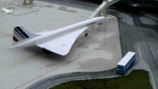 preview picture of video 'Madurodam miniature city, airport concorde'