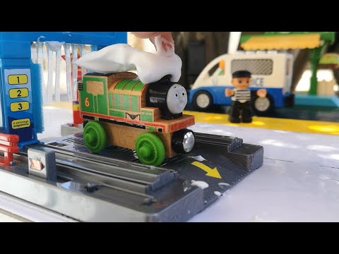 Thomas The Tank, Engine & Friends Videos, Playing Car Wash, Kids Cleaning Toys, Train Wooden Railway Video