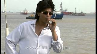 Shahrukh Khan smokes during interview discards cig