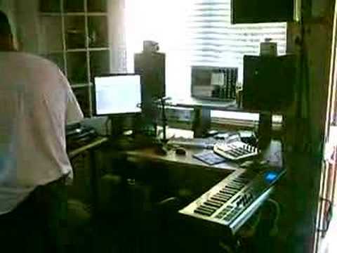 UNIVERSAL T.V. - At The Gunnzshop