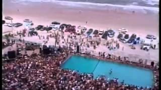 Blink-182 - Don&#39;t Leave Me [Live at Daytona Beach] (2000)