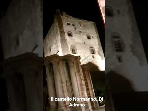 il castello Normanno di Adrano di . notte...