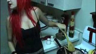 Porcelain and the tramps (PORCELAIN BLACK) - The Preyingmantis