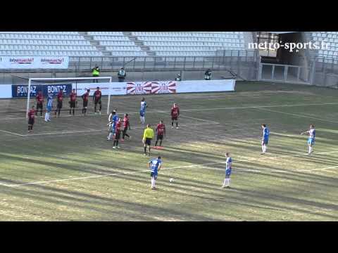 Bizarre free kick defensive routine Grenoble V Nice B  Defenders on the line, keeper out !