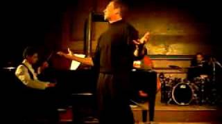 Stewart Figa sings "Tif Vi Di Nacht"