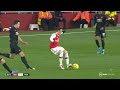 Mesut Özil - Outsmarting Opponents with Body Feints