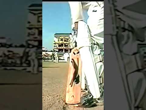 Mark Richardson goes for a sweep and yells out in pain, suffers a huge cramp, hilarious and funny!