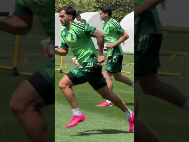 La Selección entrenó con Juan Gabriel y se sintió la magia 🇲🇽🎶 #Shorts #seleccionmexicana