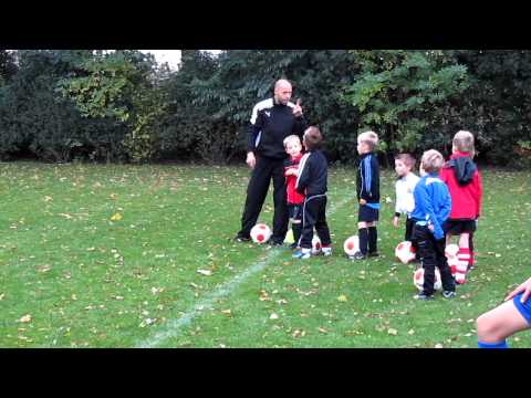 F7 SVS - Training : eerste oefening slalom, voorleggen, schot op doel (17 okt 2012)