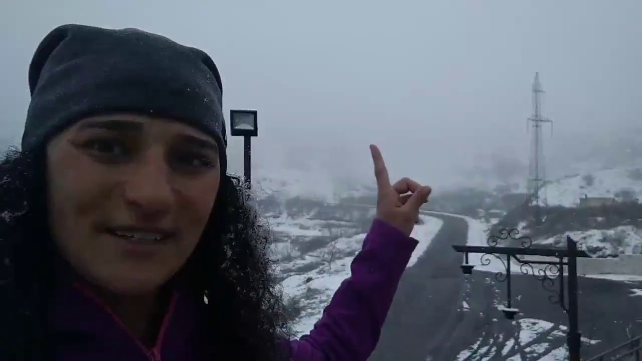 Սա մեր տանկը, սա մեր խաչը, ստեղ թուրքերը, էս էլ մեր Շուշին. արցախցի կինը՝ Շուշիի մատույցներում