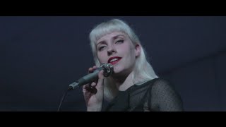 Molly Nilsson live Line art Fest