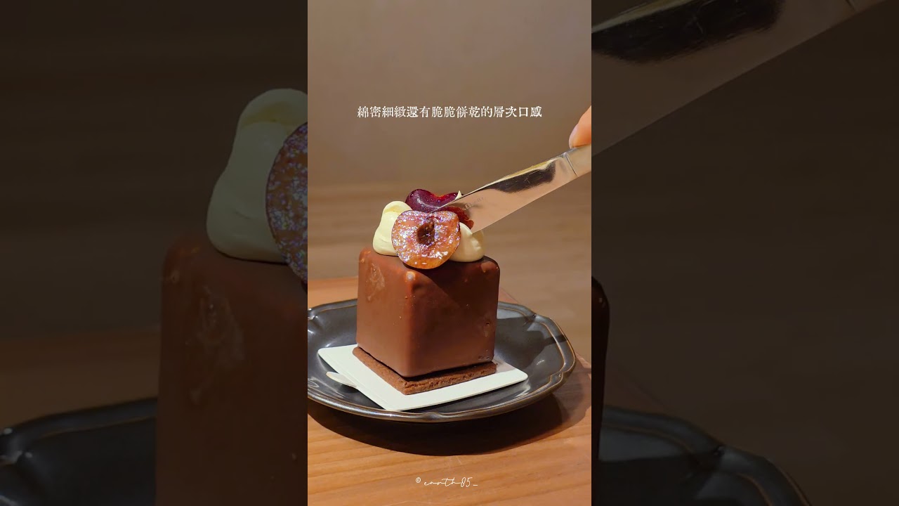 充滿溫暖與可愛小花的澄澄選在都是民宅的巷弄裡面空間寬敞沒有擁擠感