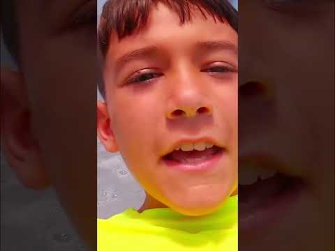 La Alegría de los Niños en el Parque Acuático #shorts