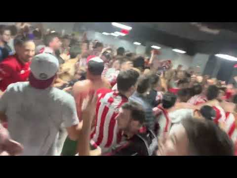 "Canción de estudiantes de la plata todos los momentos que viví. Hinchada" Barra: Los Leales &bull; Club: Estudiantes de La Plata