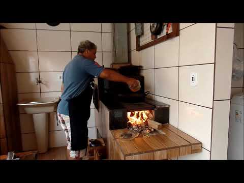 COMIDA CAIPIRA NO FOGAO A LENHA