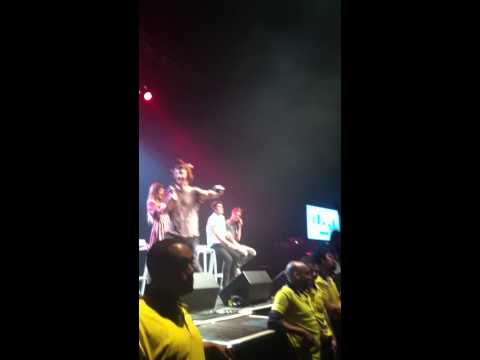 One Direction's Best Song Ever with Marcus, Alfie, Caspar, Zoella, Jim & Tanya in Toronto! Digitour