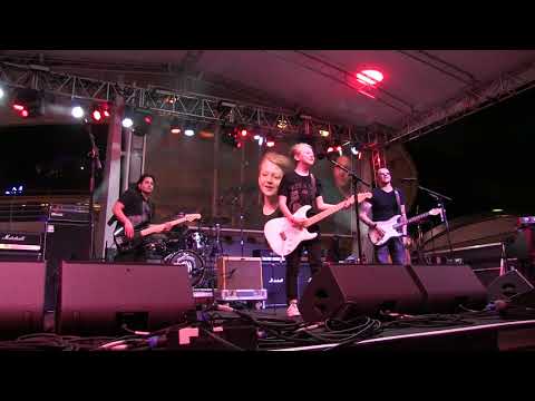 Six String Andrew on stage w/The Gary Hoey Band