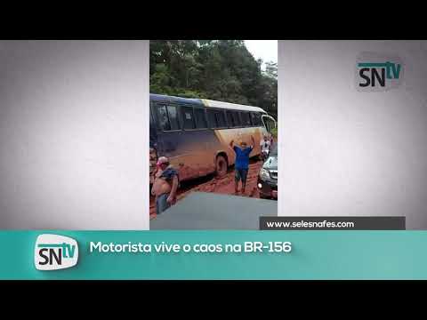 No Amapá, motoristas aguardam até 5 dias para serem puxados em atoleiros na BR-156