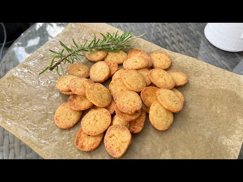 Easy Gourmet Crackers at Home – Cheese & Rosemary Perfection!