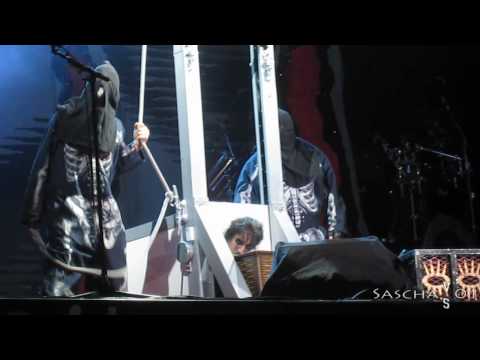 Alice Cooper getting beheaded live at the 'Lokerse Feesten', Belgium