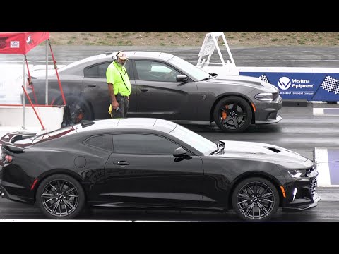 Hellcat vs ZL1 Camaro - drag racing