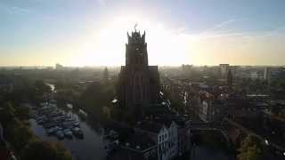 Dordrecht met drone gefilmd, vanaf de rivier