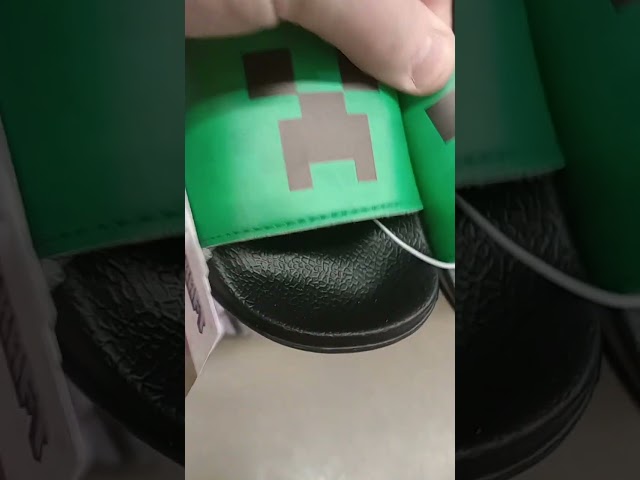 Vídeo relacionado con Minecraft Creeper Chanclas Sandalias Niños | Boys Girls Green Block Pixel Game Sliders | Niños Adolescentes Villano Zapatos de Verano