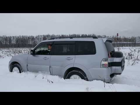 Mitsubishi Pajero 4 off road snow