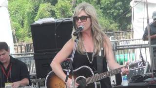 Sunny Sweeney - Everybody Else Can Kiss My Ass