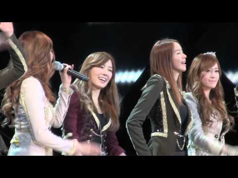 121110 SBS Concert SNSD - Talk (Taeyeon Fancam)