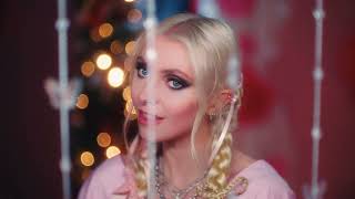 Video zu 'Where Are You Christmas' ansehen Video zu 'Where Are You Christmas' ansehen