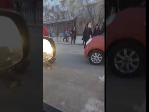 Видеофакт: В Якутске сбили девушку на пешеходном переходе Видеофакт: В Якутске сбили девушку на пешеходном переходе