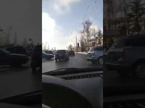 В Белгороде иномарка столкнулась с троллейбусом, а затем – с легковым авто
